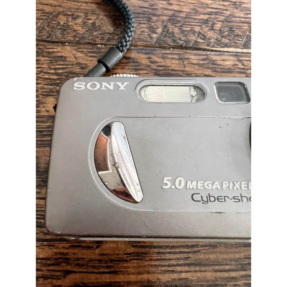 Sony Cyber-shot DSC-P10 Digital Camera Silver 5.0MP 3x Optical Zoom Box Bundle - Picture 5 of 11